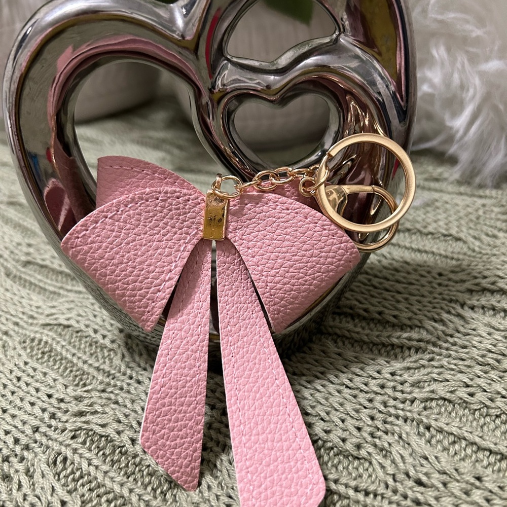 NEW Cato Leather Tassel Key & Card Holder w/Gold Rings - Pink, Size Small - Picture 1 of 3